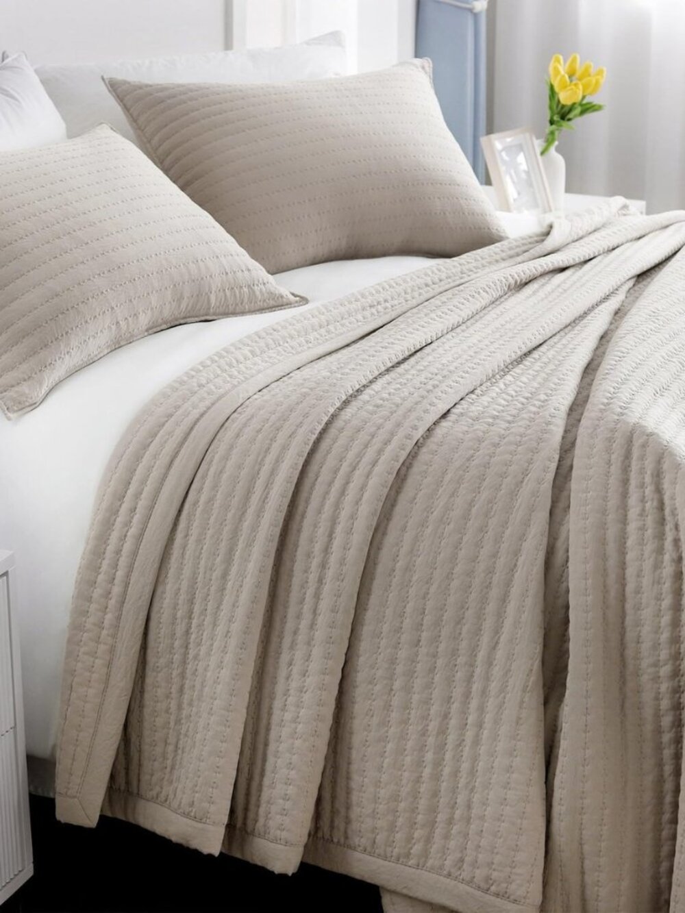 Oversized Queen Quilt Set 102 x 106 in, Lightweight, Oatmeal